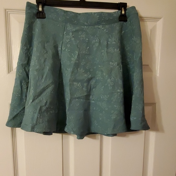 Forever 21 Dresses & Skirts - FLORAL PRINT MINI SKIRT